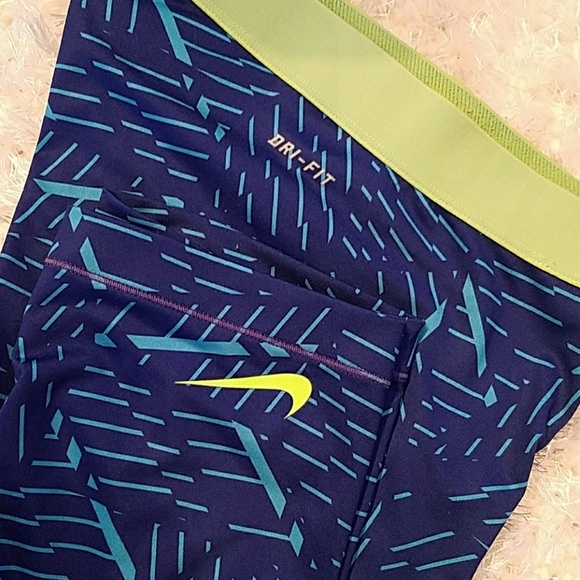 Nike Pro Dri Fit exercise capri pants - Picture 2 of 3